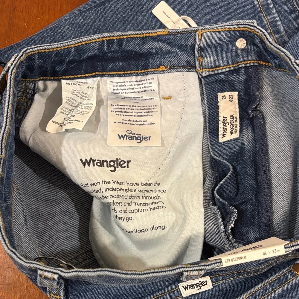 Wrangler High Rise Wanderer Flare Jean. NWT 28/30 - Picture 14 of 15